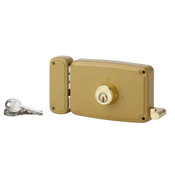 Cerradura de sobreponer con tirador izq 140x94 eje 70 mm