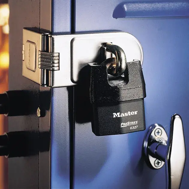 Candado acero 70mm arco protegido MASTERLOCK