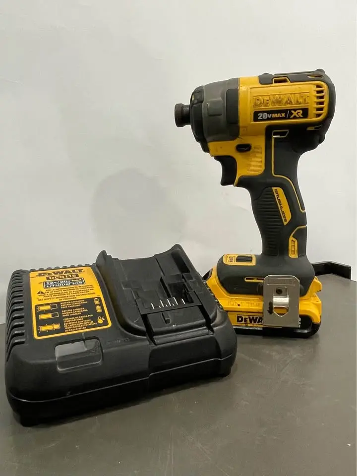 Atornillador de impacto Dewalt dcf887 Baterí