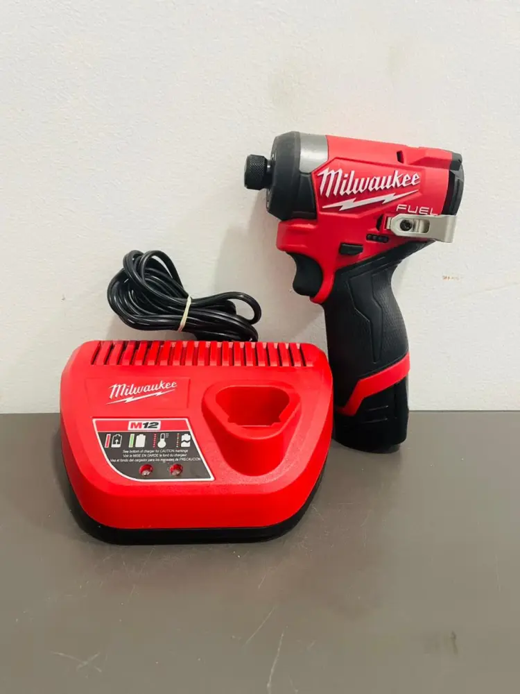 Profesional de Alta Potencia Atornillador De Impacto Milwaukee