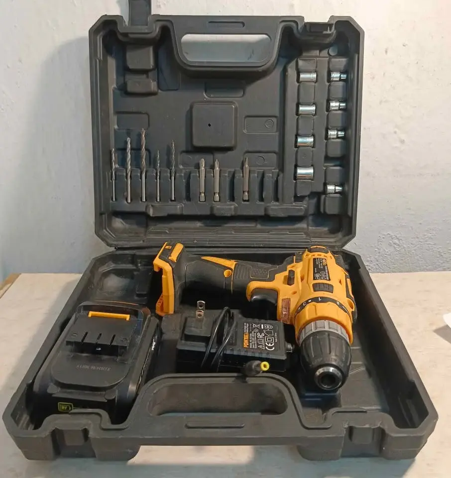 Certificado CE Taladro inalámbrico Pow Tools bc1208, usado