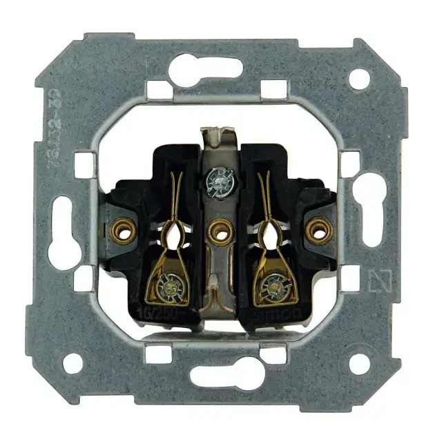 Base de enchufe 2p + tt simon 75