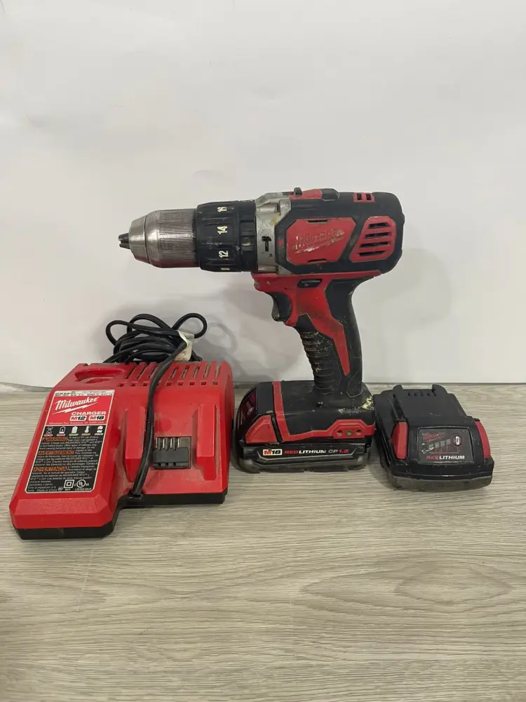 Accesorio Premium para TALADRO PERCUTOR INALÁMBRICO MILWAUKEE M18. PRESENTA BATERÍAS Y CARGADOR-Usado