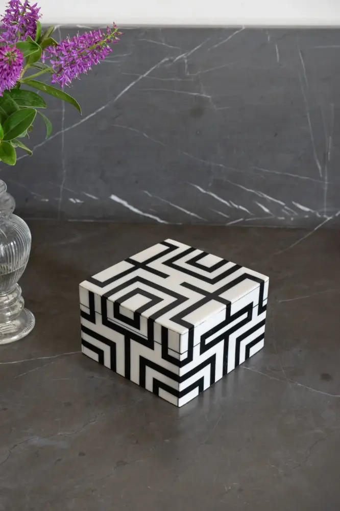 Caja Decorativa Portátil De Resina Cuadrada Con Diseño De Puzle Blanca Y Negra con 5 ños de Garantí