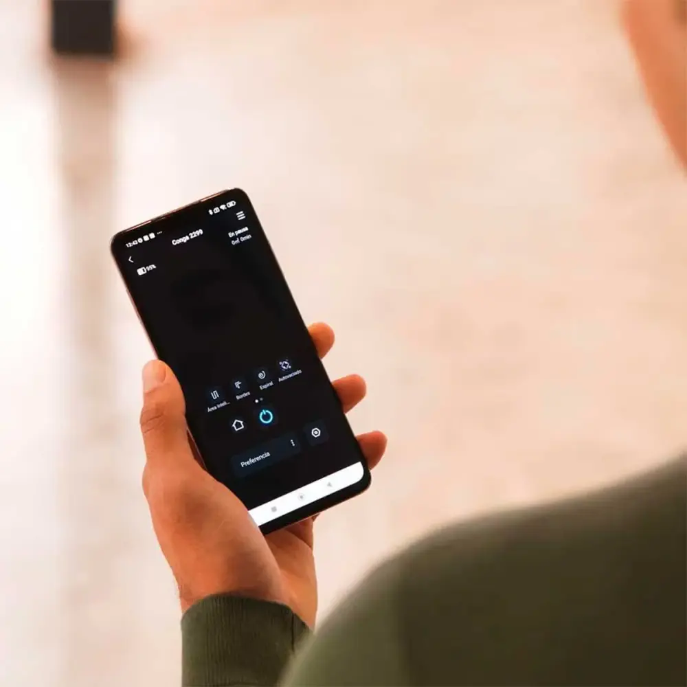 Robot aspirador Cecotec Conga 2499 Ultra Home Titánico 2100Pa 4 en 1 conexión WiFi con accesorios negro