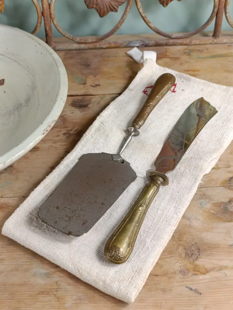 Juego de Cuchillo y Pala Decorativa | ños 20