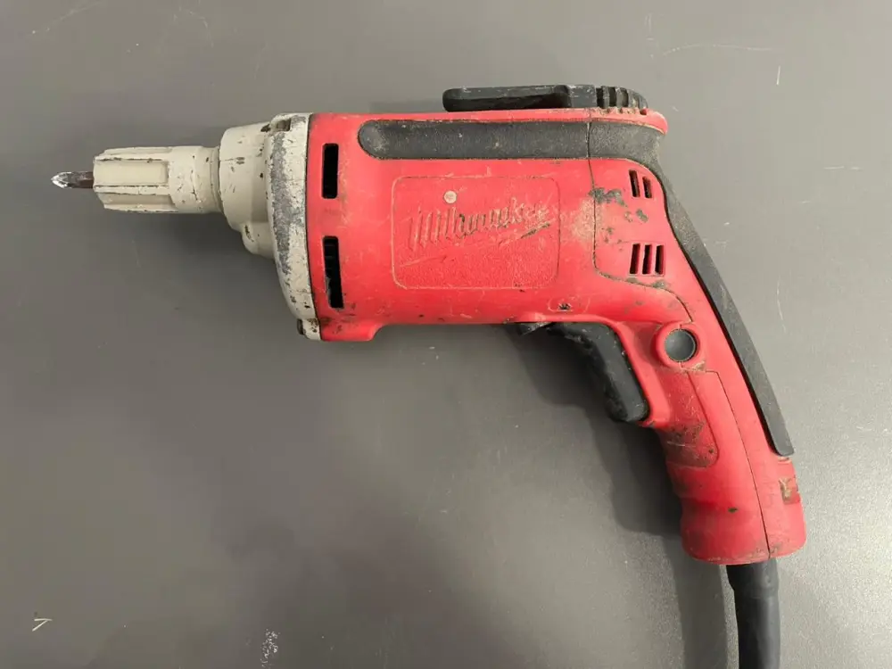 Atornillador para Tablaroca MILWAUKEE Compatible con Alexa