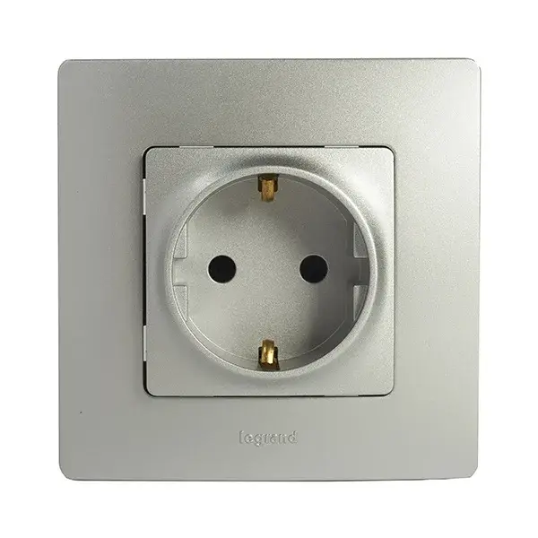 Toma 2p+t plata monobloc niloe legrand