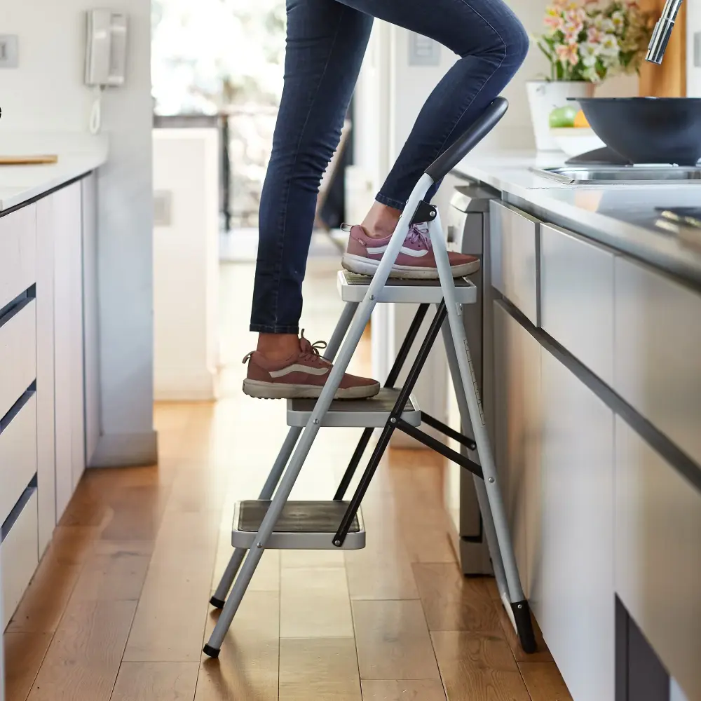 Escalera Bolton Metálica de 3 Peldaños Apoya 150 kg de Lana de Vidrio