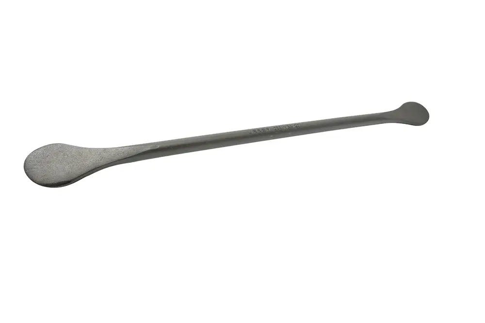 Espátula para acoplar y desmontar llantas doble cuchara 30" x 11/16" Urrea con 5 Lijas de Diferente Grano