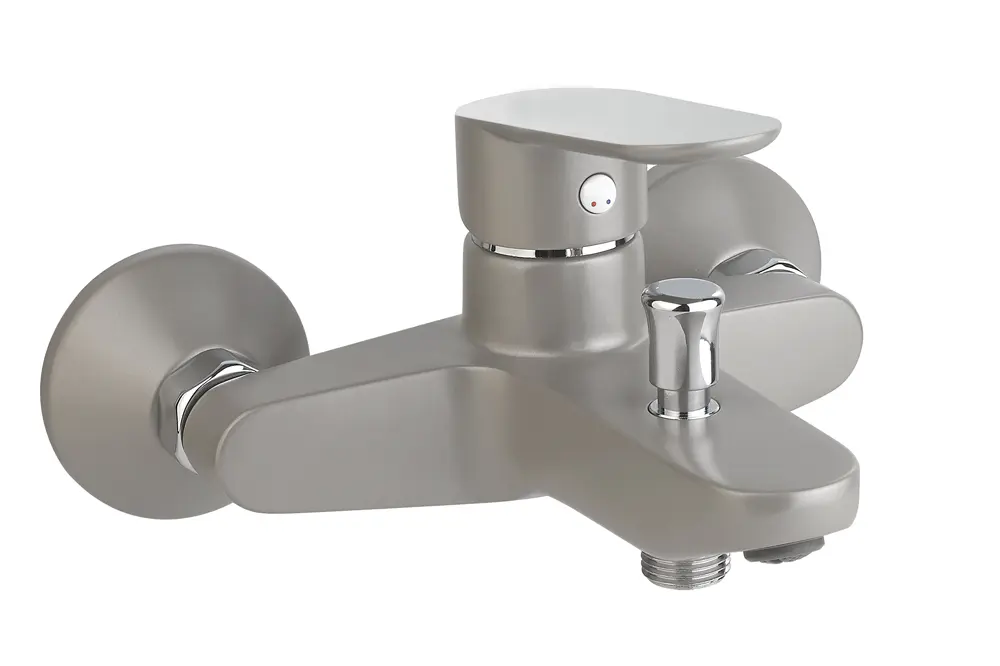 Grifo de bañera cromado / gris kevon