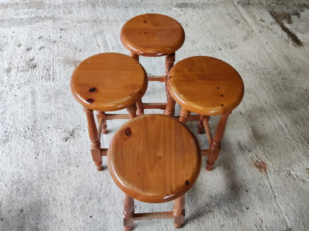 Banquetas de madera de pino con Luz LED