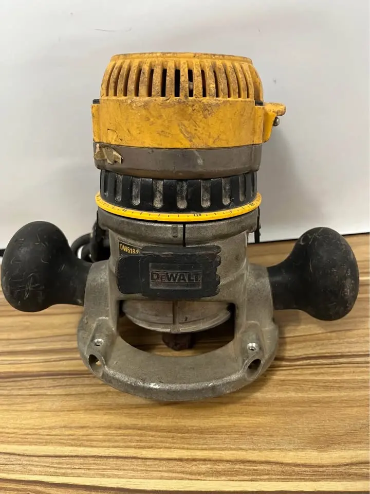 Heavy Duty Router Dewalt DW6184