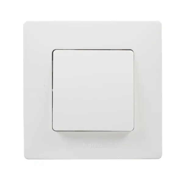 Interruptor conmutador niloe legrand blanco
