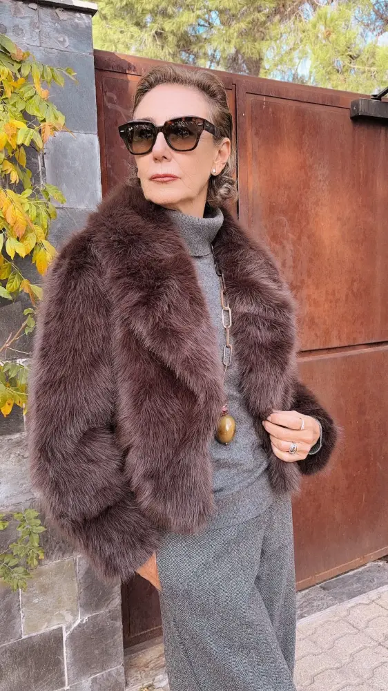 Chaqueta SIENA corta de pelo cholotate