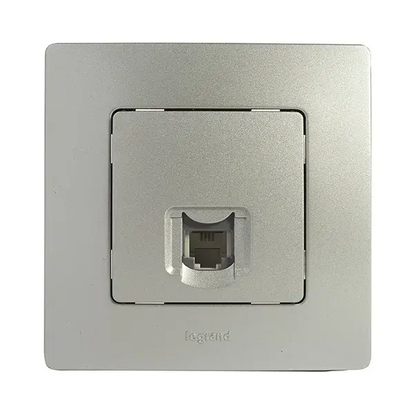 Toma de teléfono monoblock niloé legrand