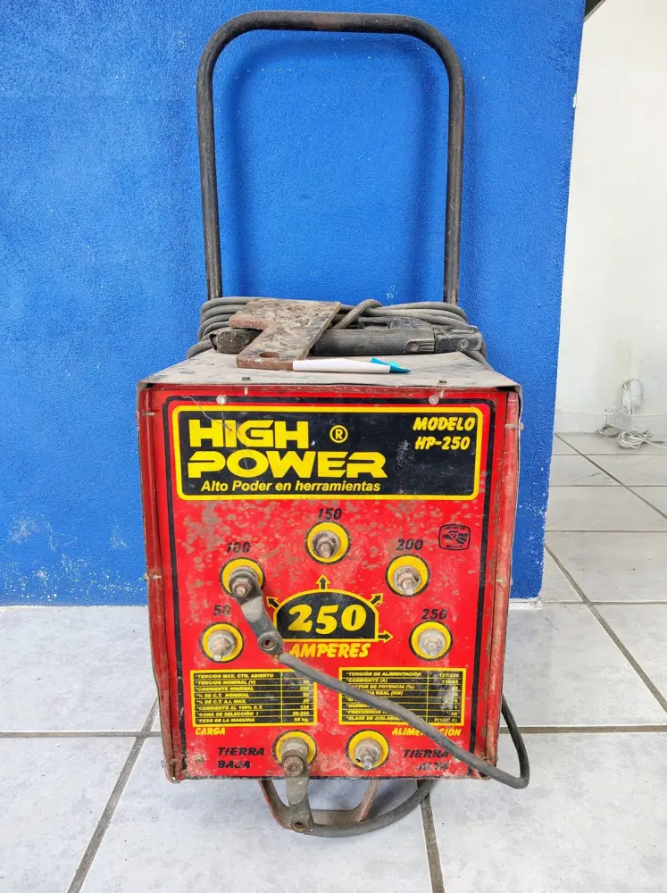 Soldadora High Power HP-250 – Usada con Ventilación Integrada