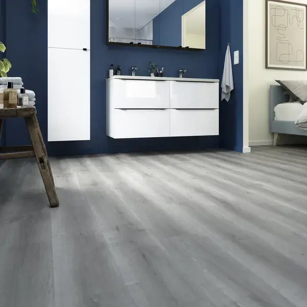Suelo laminado Ferradura AC5 8mm roble gris Cooke & Lewis cooke_lewis