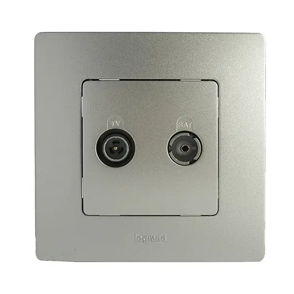 Toma intermedia tv-fm/sat niloé legrand