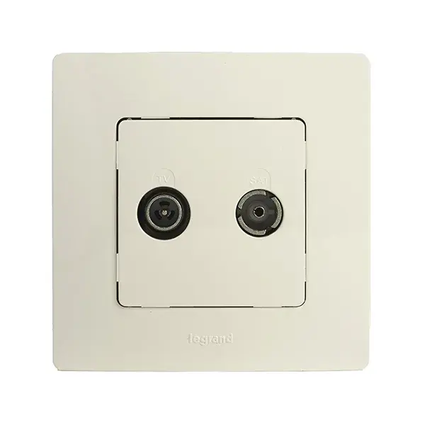 Toma intermedia tv/r/sat niloé legrand