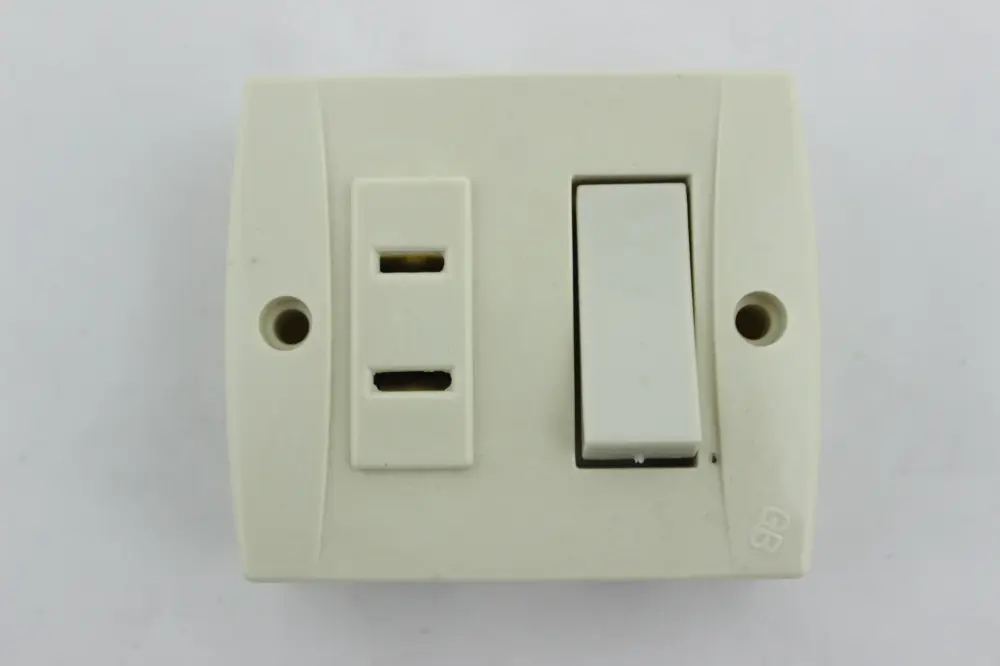 INTERRUPTOR + TOMA SOBREPONER AVE con Protección para Niños